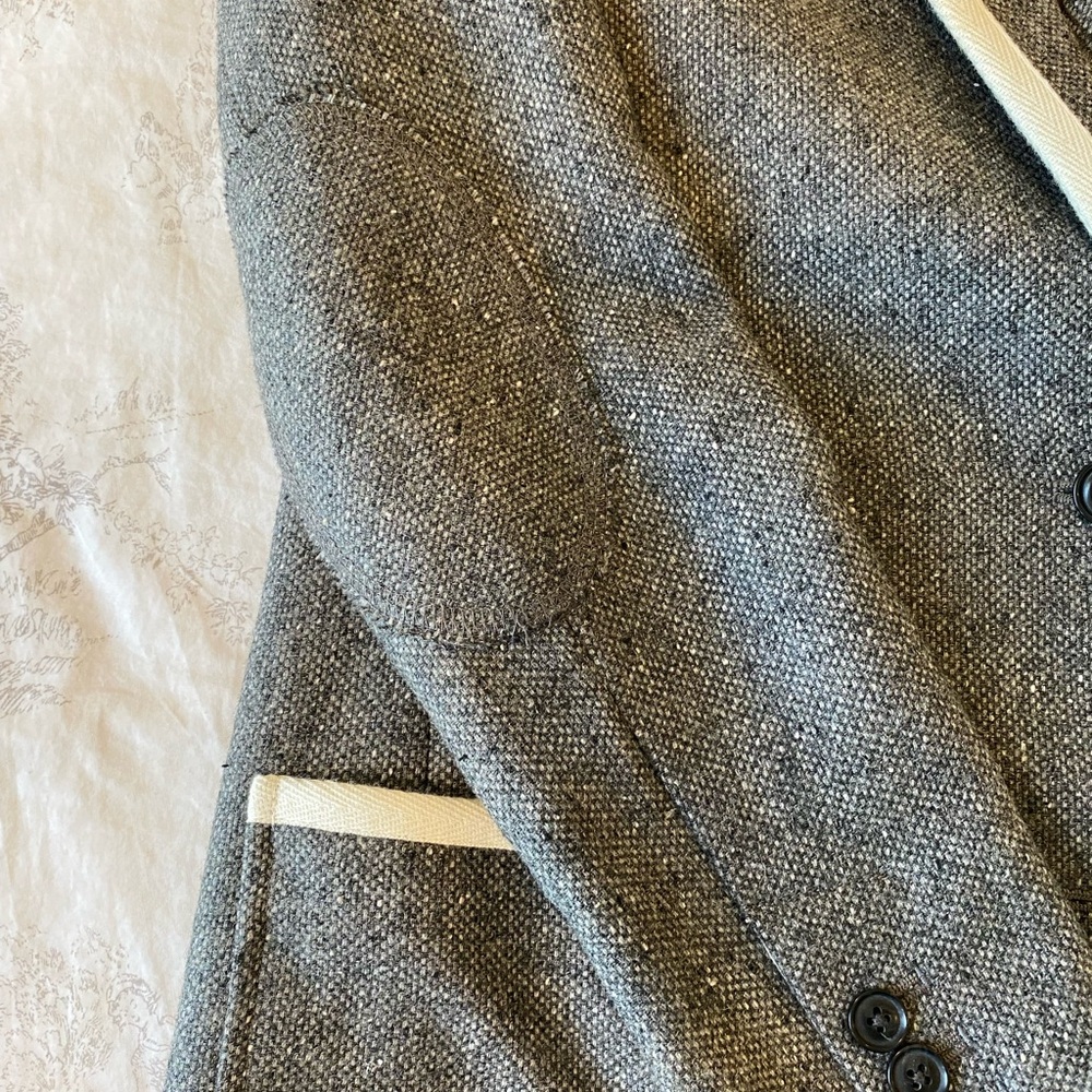 Banana Republic Gray Blazer with Cream Accents - Picture 5 of 7